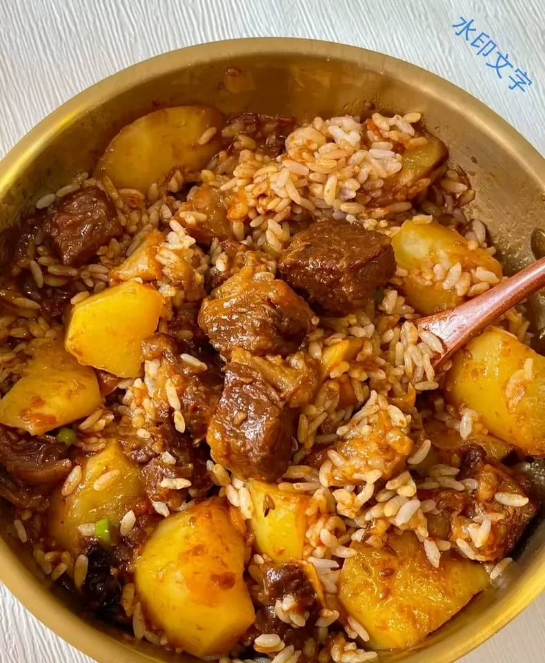 潮汕特色［土豆牛腩饭］技术配方制作视频《 资料图（第3/7）