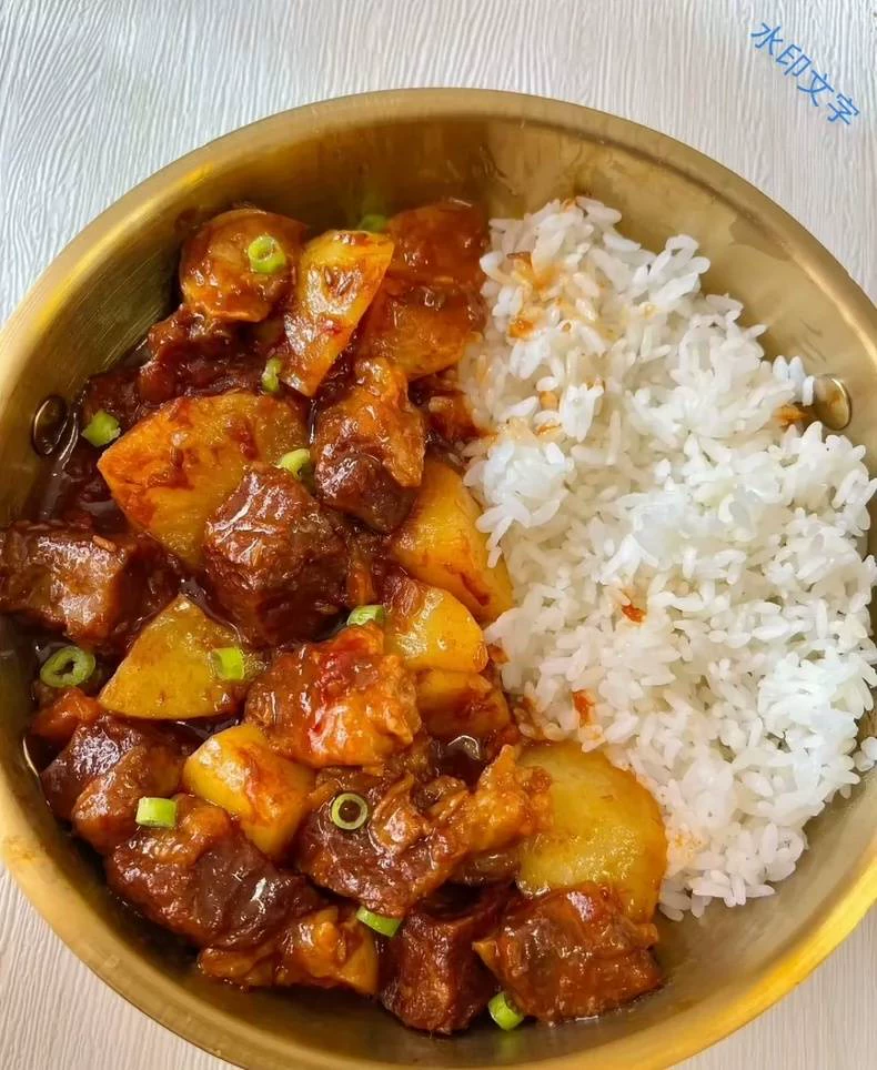 潮汕特色［土豆牛腩饭］技术配方制作视频《 资料图（第4/7）
