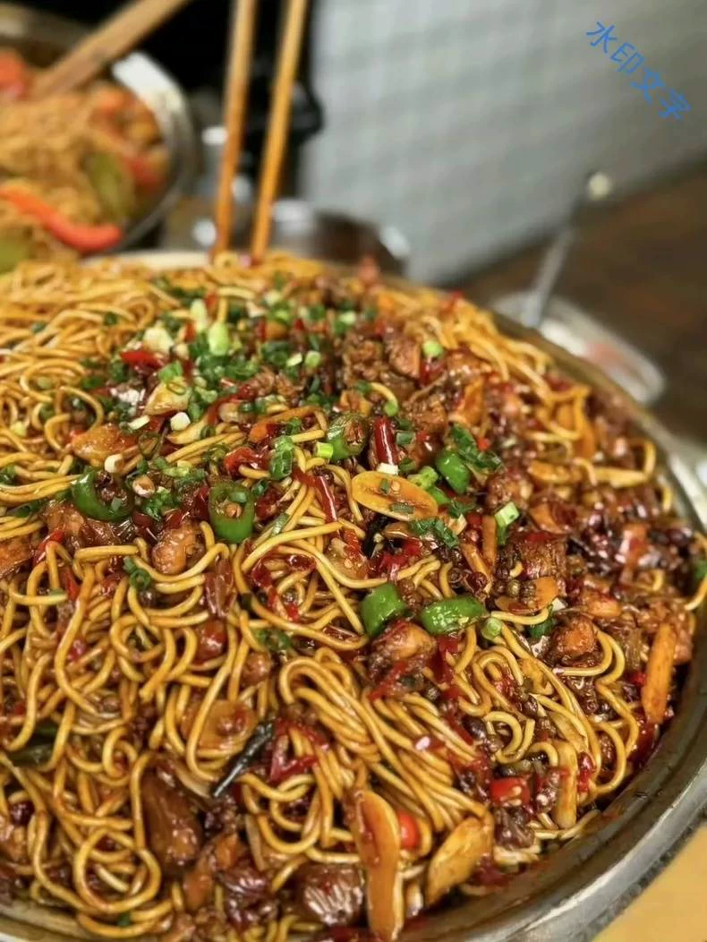 红姐地摊焖面商用配方, 爆品一出天天爆满 !资料内容包括准备(地摊小吃商用配方)食材配料展示